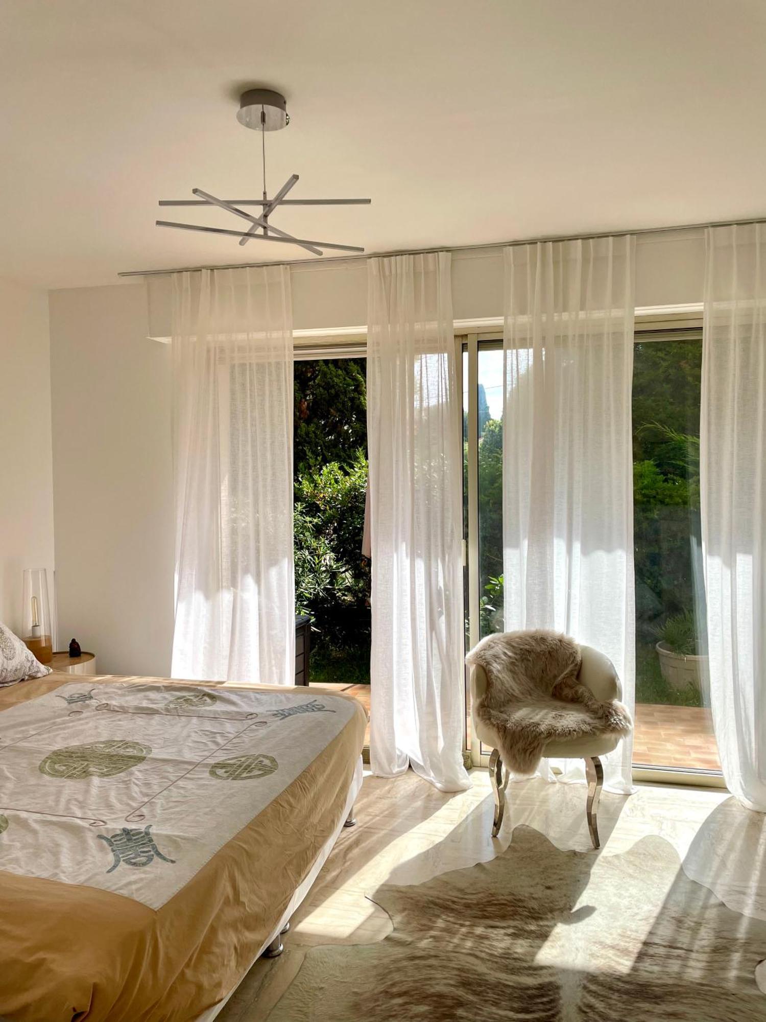 Bel Cap D Avec Terrasses Et Jardins *